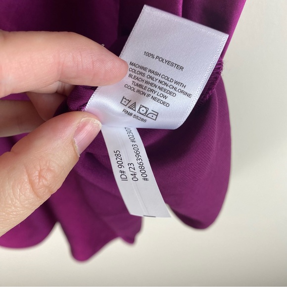 NEW Express Satin Crew Neck Tank Size Large Berry - Picture 8 of 11